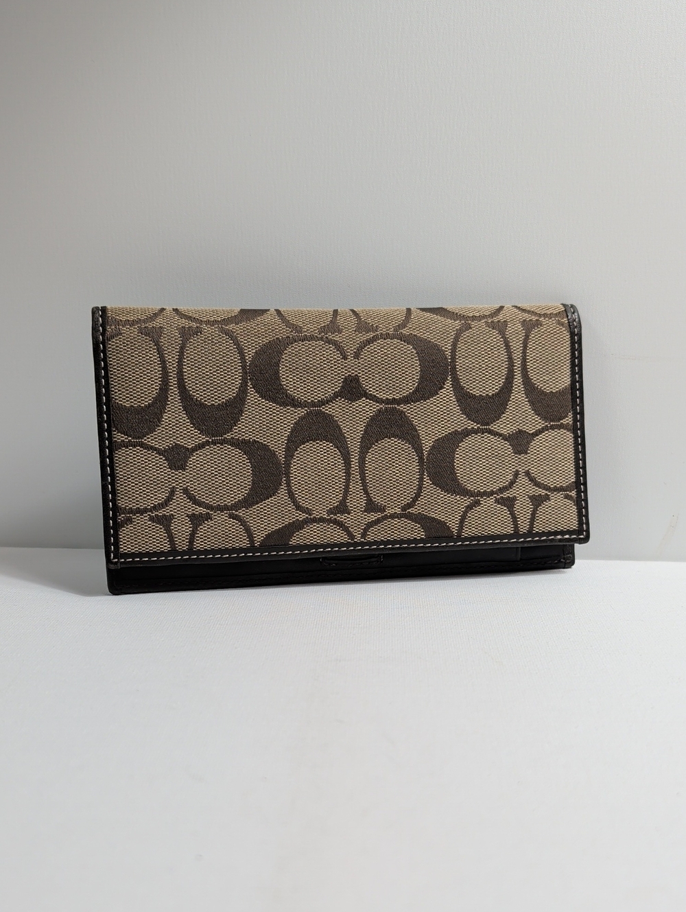 Coach Hampton Signature Checkbook Cover in Brown